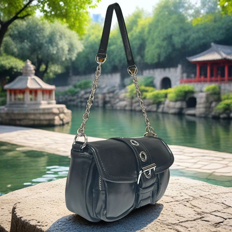 Cross-border 2025 summer chain underarm bag niche design punk style shoulder bag new trendy retro baguette bag