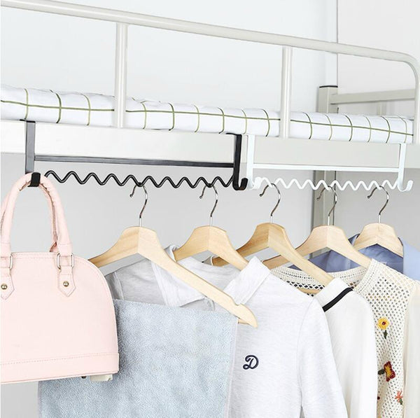 Upper and lower bunk beds in the student dormitory, bedside hooks are necessary for the dormitory. Hanging hangers by the bed, coat hooks, and clothes in the dormitory.