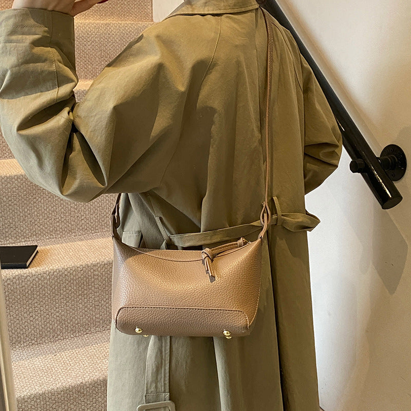 Fashion underarm dumpling bag women's Korean version autumn and winter new simple casual shoulder bag 2025 niche high-end women's bag