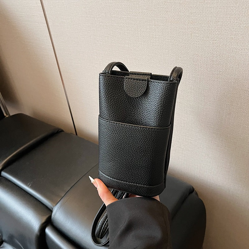 Small bag for  mobile phones Women's 2025 new fashion bucket bag Summer simple texture shoulder messenger bag