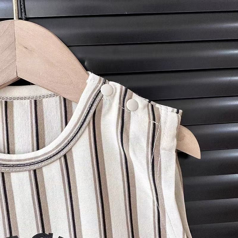 Stylish and adorable summer romper for baby boys: sleeveless bodysuit for newborns - lightweight summer outfit