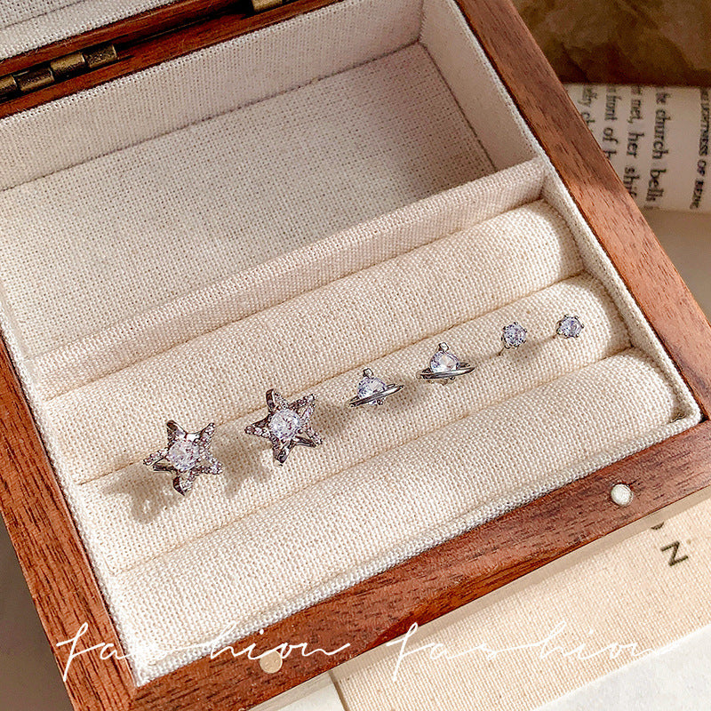 Exquisite, dazzling star earrings for women, featuring full cubic zirconia. these understated yet luxurious stud earrings are perfect for everyday wear, commuting, and effortlessly complement any outfit