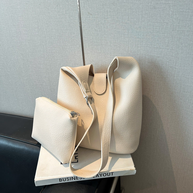 Foreign order large-capacity casual messenger bag women's 2025 summer new fashion simple shoulder bag commuter bucket bag