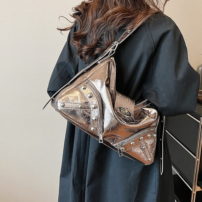 Retro personalized locomotive bag 2025 new fashionable large-capacity willow nail tote bag heavy industry foreign gas shoulder armpit bag