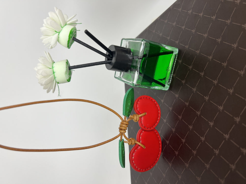 Strawberry buckle genuine leather pendant painted cowhide handmade pendant keychain decoration bag pendant personalized wholesale