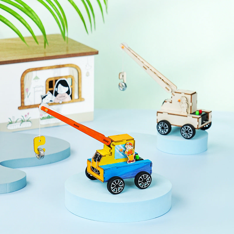 Remote control crane technology small production wooden handmade DIY splicing primary school students small invention STEAM educational teaching aids