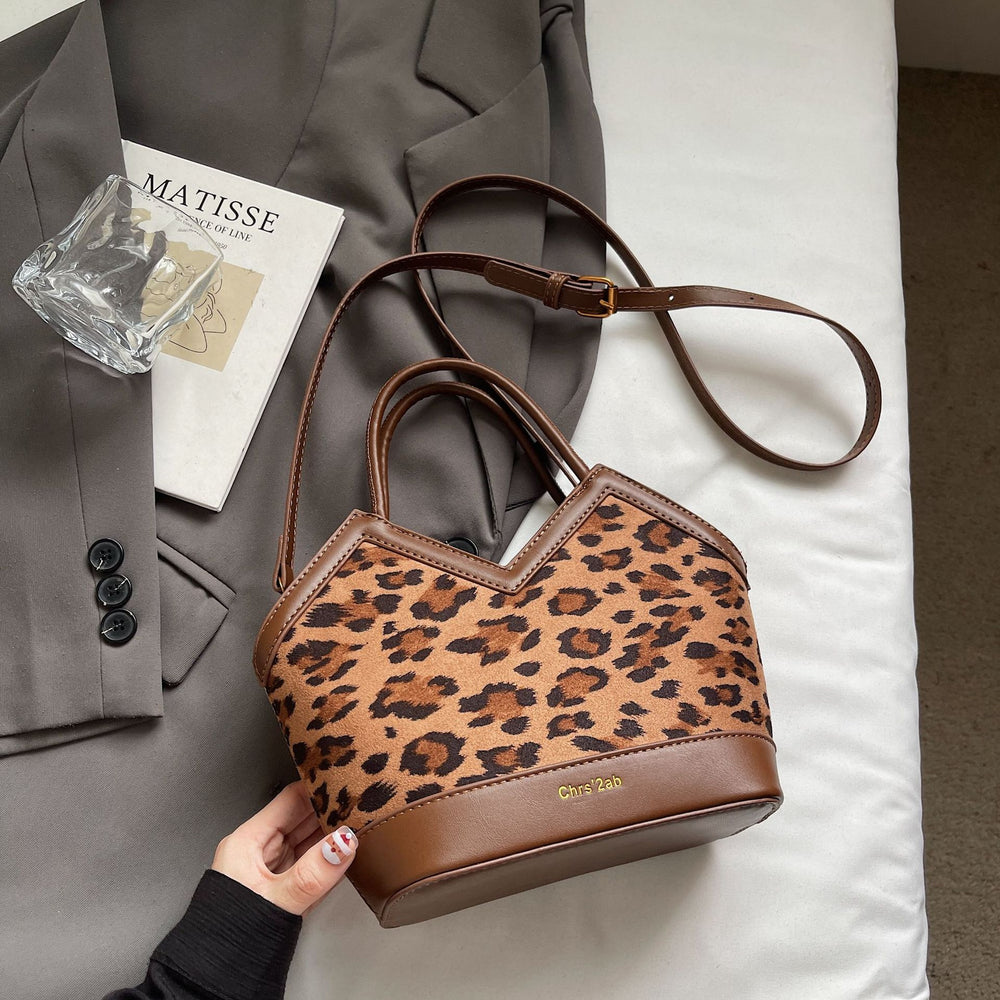 Niche style design fashion large capacity shoulder bag for women 2025new arrivalautumclassy sense work clothingsatchel bucket bag