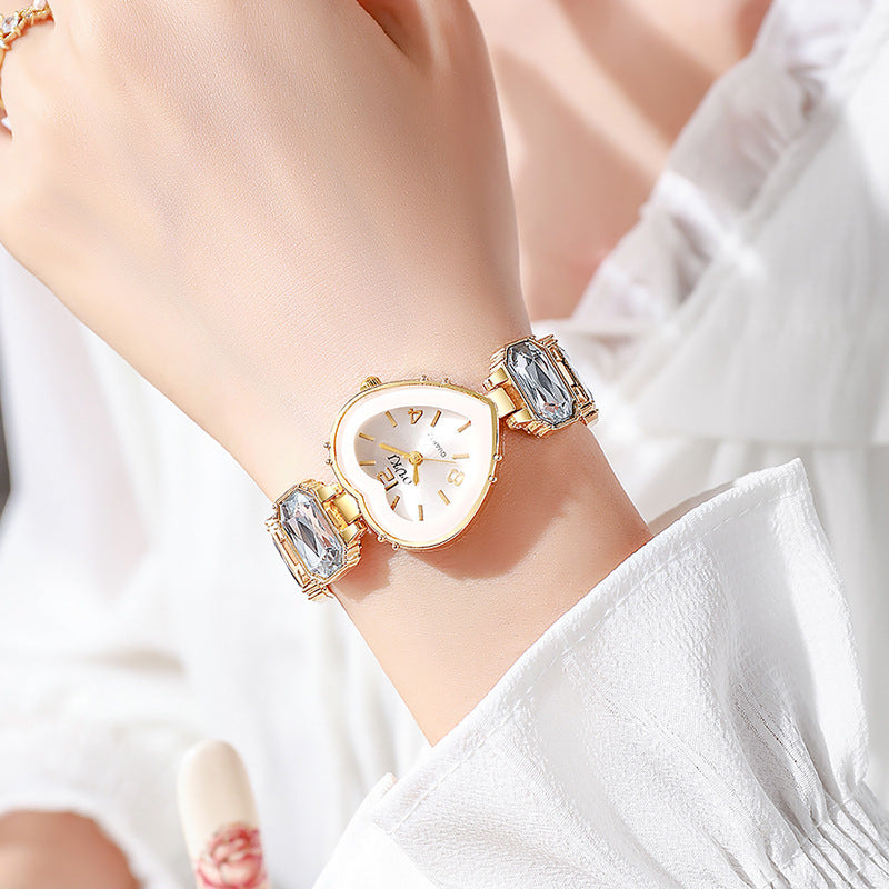 New arrival small sugar cube quartz watch cross-border hot selling heart-shaped elegant women's watch high-value women's bracelet watch