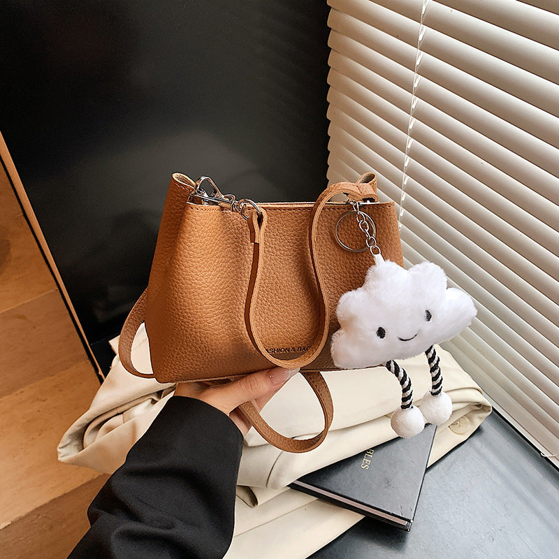 Foreign trade advanced sense bucket bag 2025 summer new niche design light daily commuting hand carry messenger bag