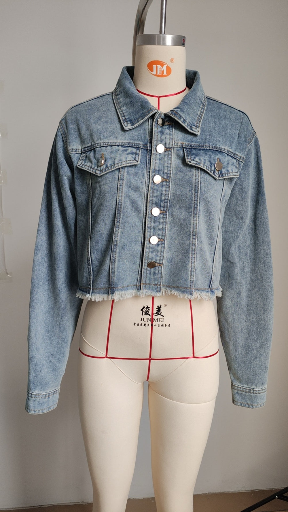 Fashion cross-border export lapel double chest pocket metal single-breasted long sleeves hem hair cut short denim outwear