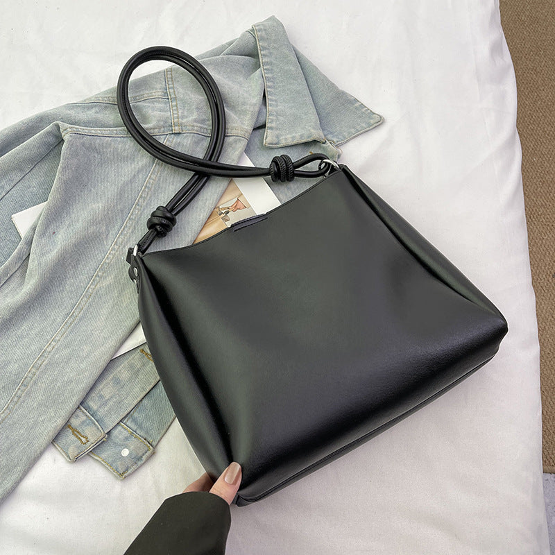 Retro high-end niche design commuter tote bag large bag women's 2025 new soft leather shoulder bag