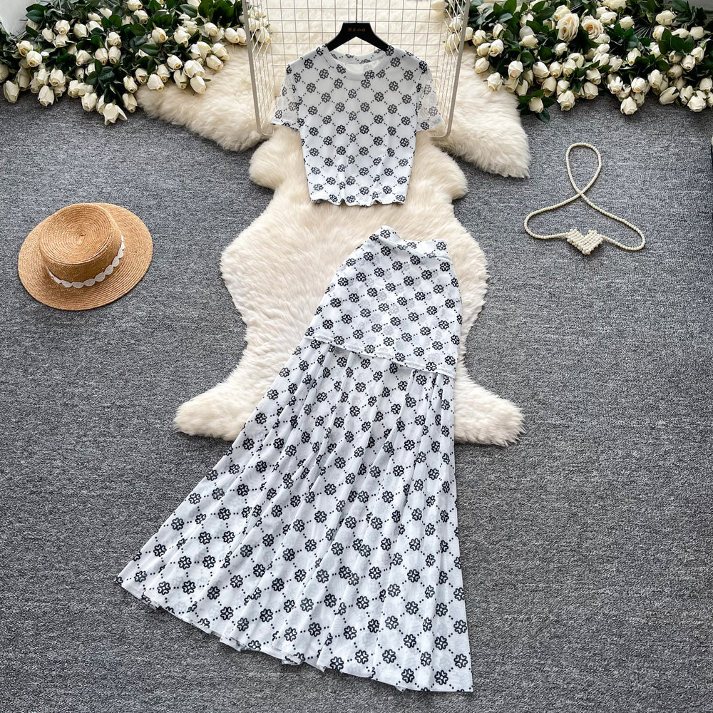 Korean style commute chic red polka dot two-piece set: women's summer short-sleeve top & high-waisted pleated skirt - slimming and elegant outfit