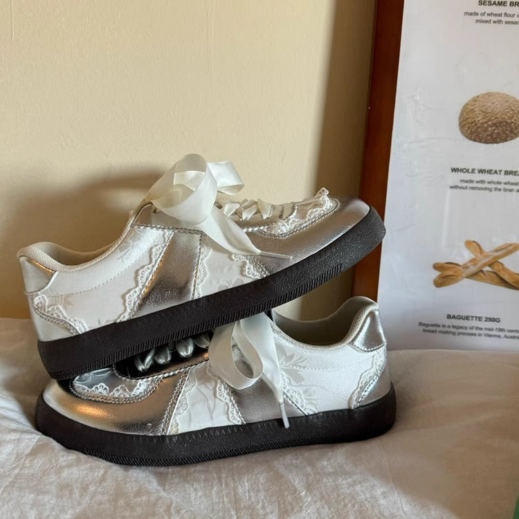 Hong kong styleretrothick sole sneakers for women 2026autumnew arrivalgentlewhite shoeslace edgeeasiest for matchcasual german training shoes
