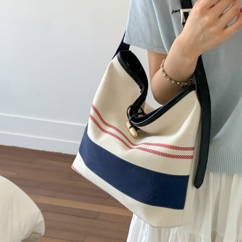 Fashion super hot niche bag women 2025 new casual versatile messenger bag summer popular handbag bucket bag