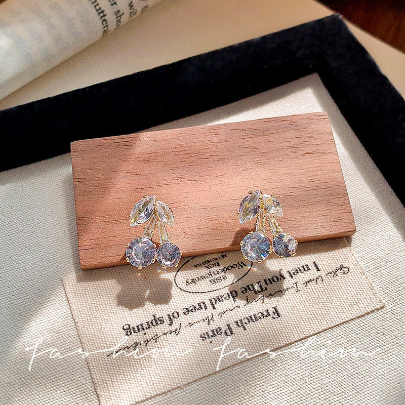 Spring break style white floral earrings - unique dopamine studs, niche design, versatile earrings