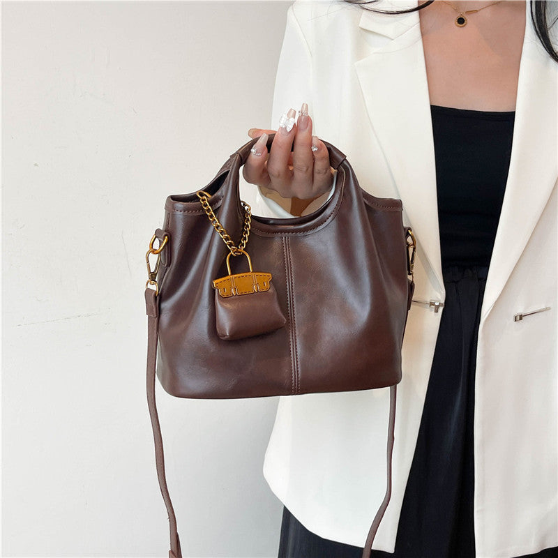 Retro niche handbag women's autumn and winter new high-end commuting large-capacity shoulder messenger bag mother and child bag