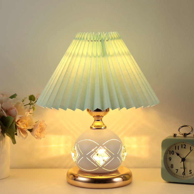Table lamp bedroom ins girl bedside night light Nordic retro pleated gift Internet celebrity table lamp wedding feeding lamp