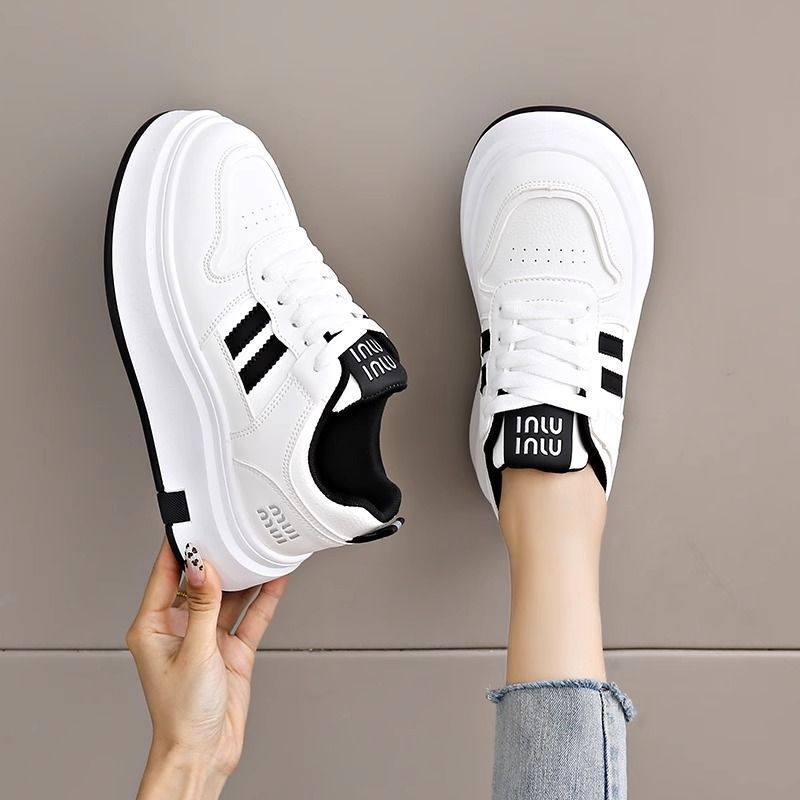 Little white shoes children's models 2025 spring new trend explosion lightweight soft sole versatile thick sole sports and leisure board shoes