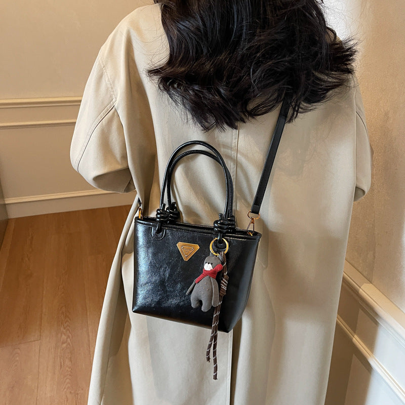 Foreign order high-end sense retro Maillard small bag women's 2025 new autumn and winter versatile messenger bag portable bucket bag