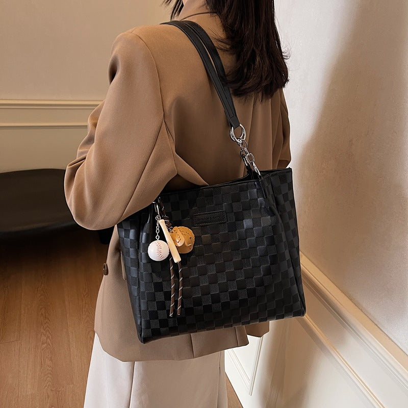 Cross-border large-capacity bags women's autumn and winter versatile 2024 new casual simple shoulder bag plaid commuter tote bag
