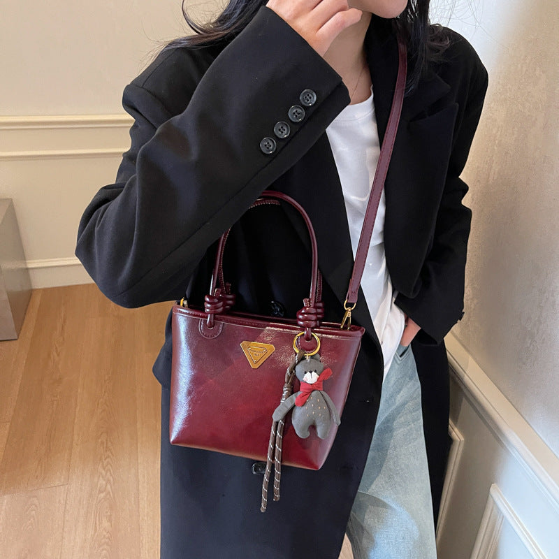 Foreign order high-end sense retro Maillard small bag women's 2025 new autumn and winter versatile messenger bag portable bucket bag