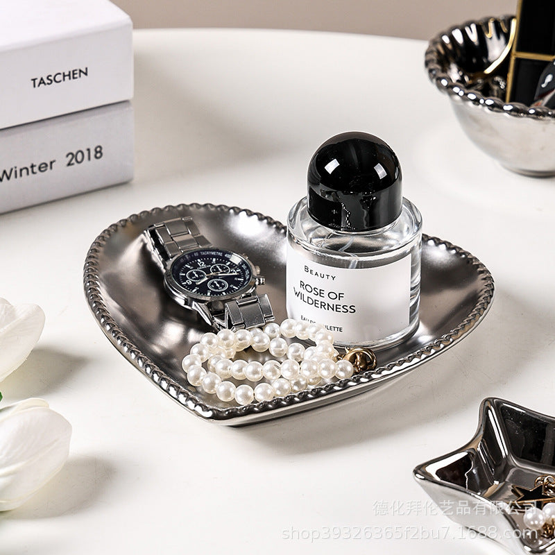 Trendy, electroplated silver heart ceramic plate - high-end desktop organizer for jewelry and cosmetics