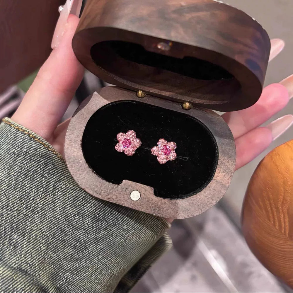 Sparkling, full-diamond pink mini flower stud earrings – a cool, sweet, delicate, and high-value fashion statement. versatile and effortlessly chic