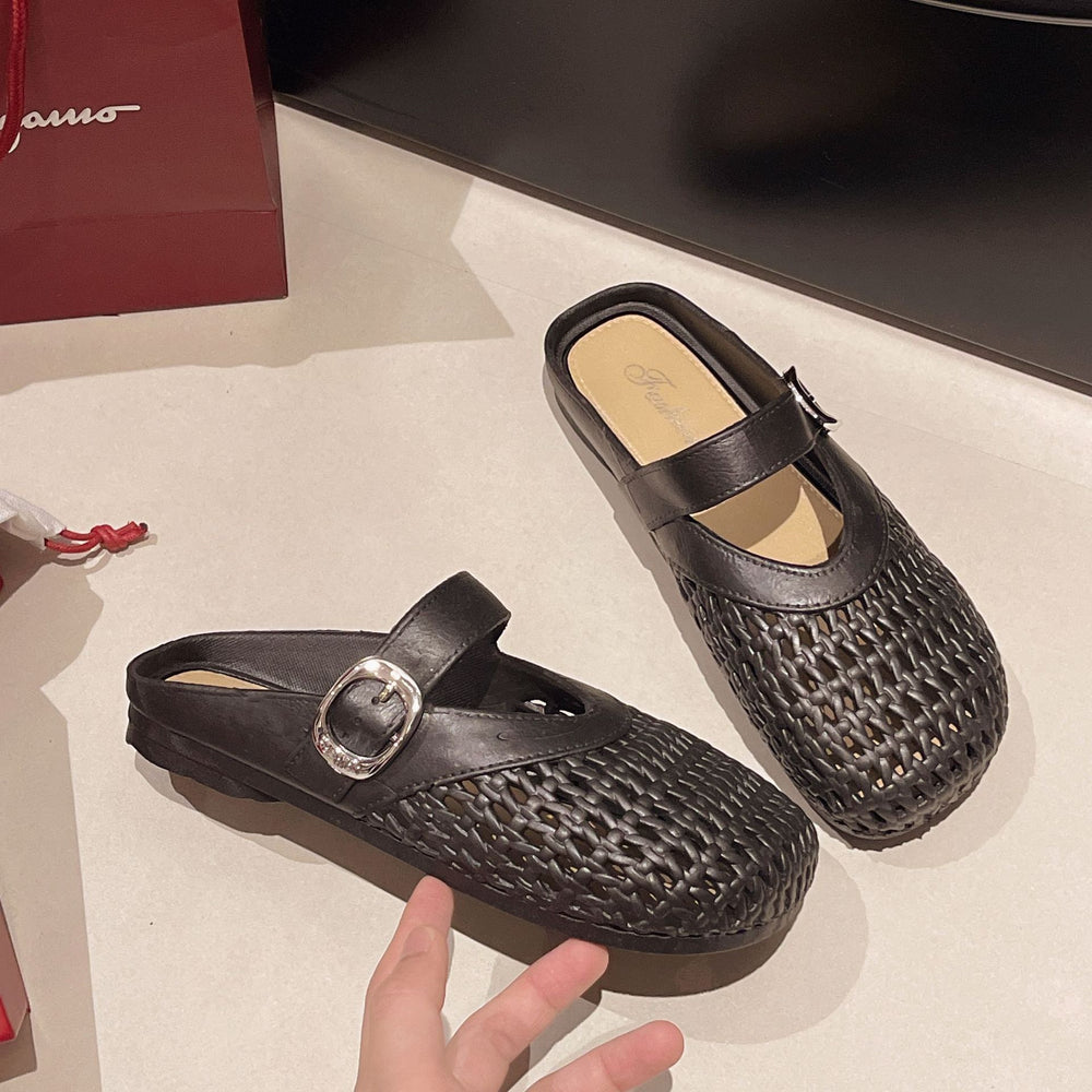 Casual and versatile closed-toe slippers: 2025 summer new fashion women's outdoor slides, hollow-out breathable flat half-slippers, ins style