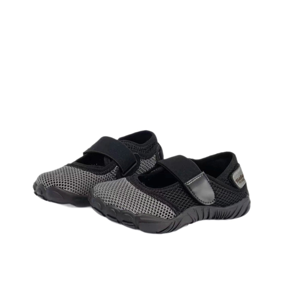 summer new arrivals: kids' soft-soled sandals, boys' anti-slip athletic shoes, lightweight running shoes for mid-to-large children, and stream tracing shoes