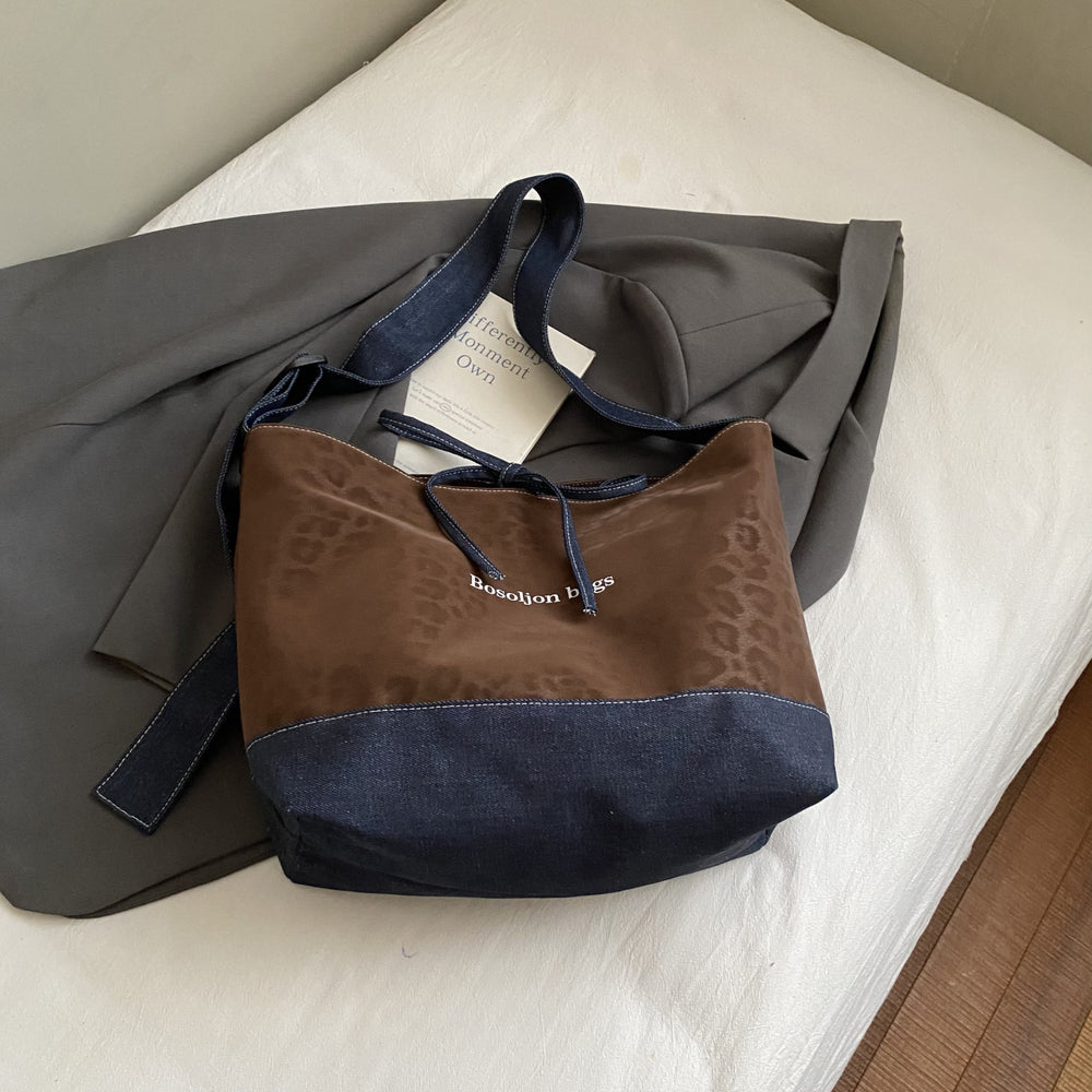 2025 new autumn/winter fashion commuter shoulder bag, popular leopard print crossbody bag, versatile tote bag, high-value design
