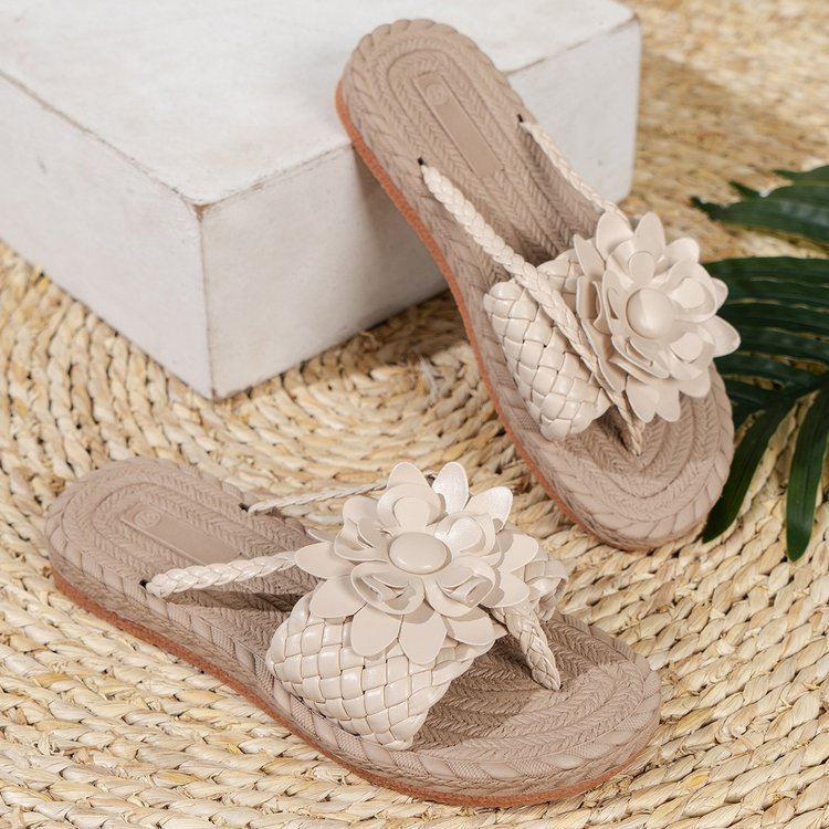 2025 summer new arrival: plus-size women's sandals, beach shoes, woven shoes, minimalist fashion flip-flops and slides for export
