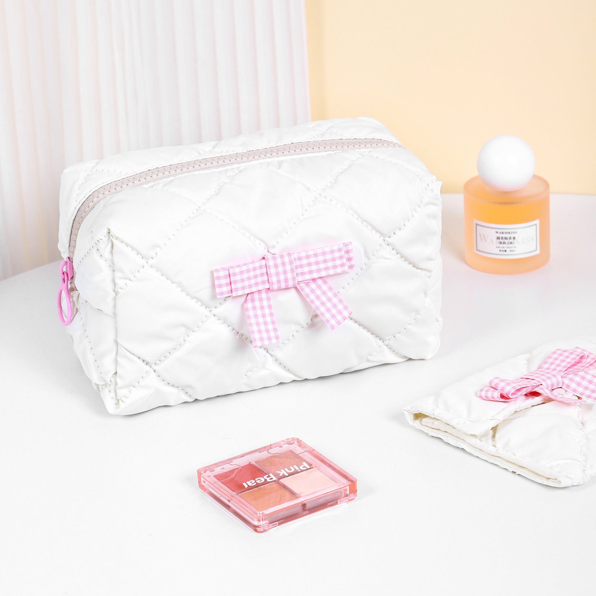 Small fresh cosmetic bag, portable and high-value women's bag, small in the bag, waterproof storage bag, change bag, earphone bag.