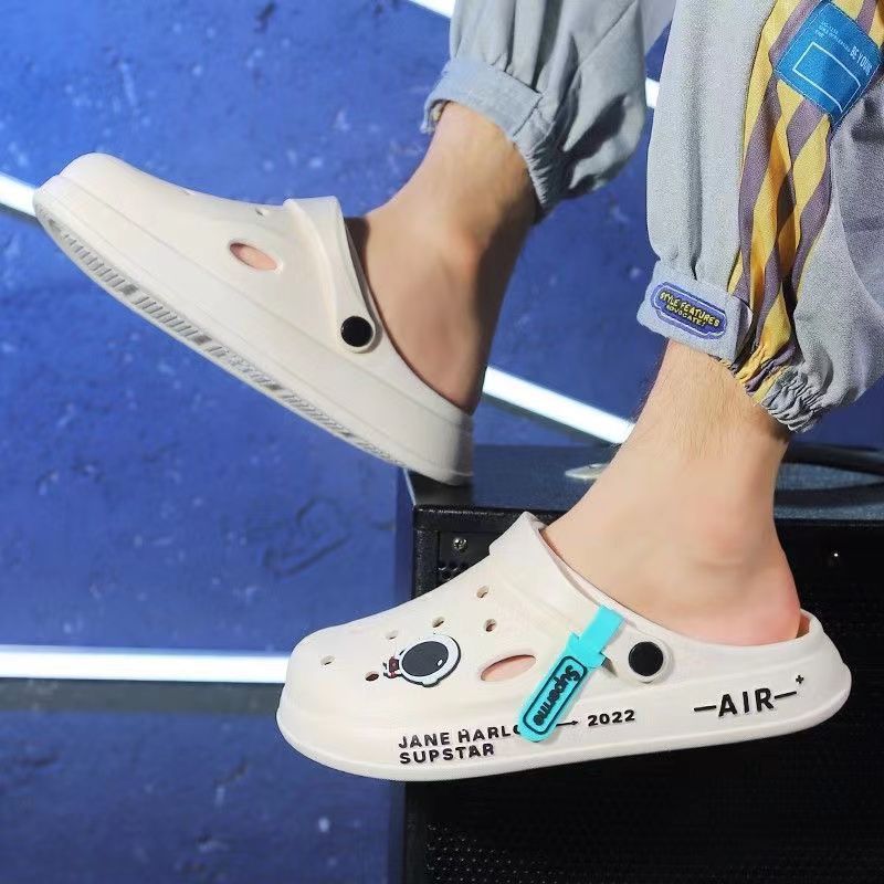 Men's clogs slippers - 2023 new arrival: durable, non-slip, thick-soled, casual outdoor wear, korean style, soft sole, closed-toe beach sandals