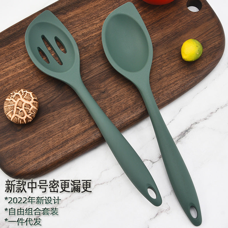 Cooking utensils, silicone spoons, all-inclusive spoons, household spoons, medium salad spoons for children