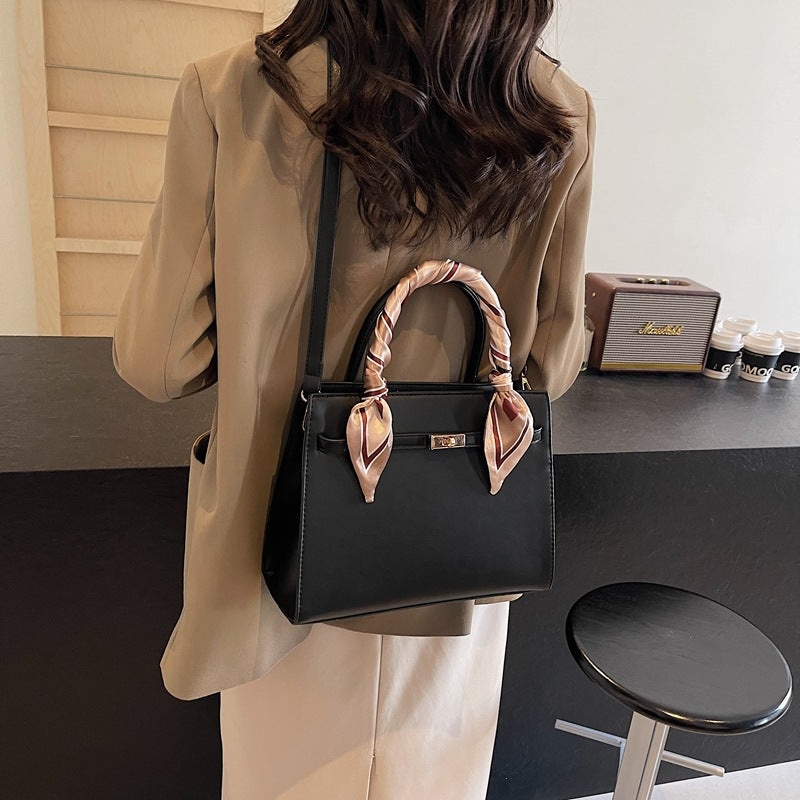 Fashion bag niche new women's bag messenger bag red bridal wedding bag autumn and winter mother hand bag