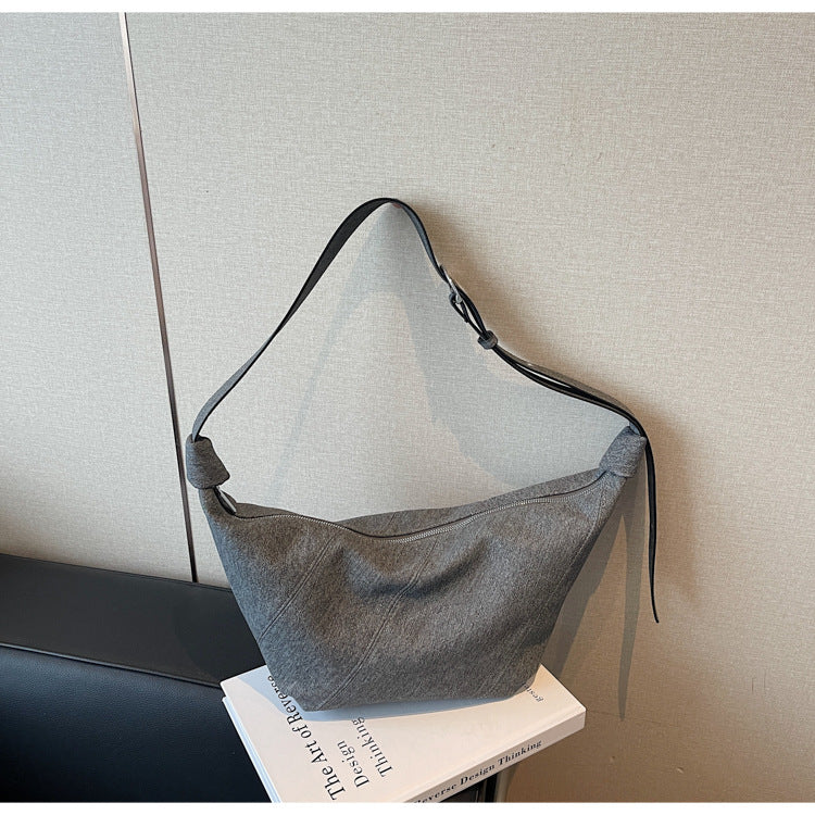 Cross-border solid color dumpling bag 2025 new Korean version fashionable simple shoulder bag niche temperament commuter messenger bag