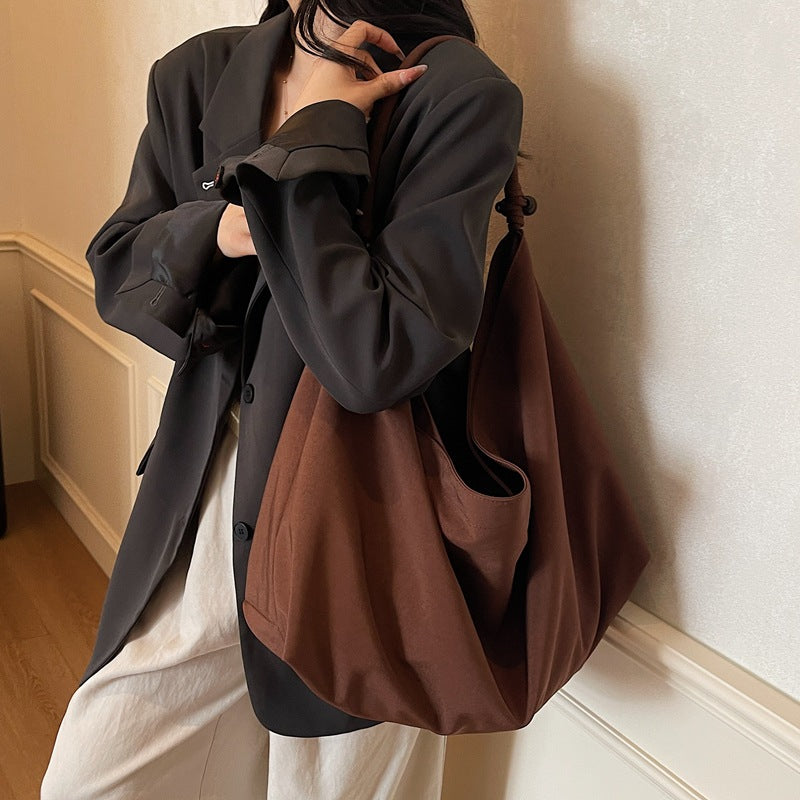 Simple and stylish large-capacity tote bag for women, a trendy new arrival for autumn and winter. perfect as a fabric bag for travel, leisure, and everyday use, or as a shoulder bag