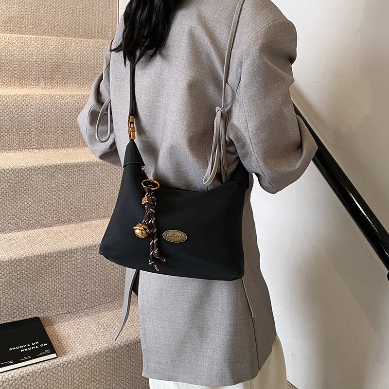 Retro fashion underarm bag women's 2025 winter new versatile tote bag texture handbag shoulder oblique span bag