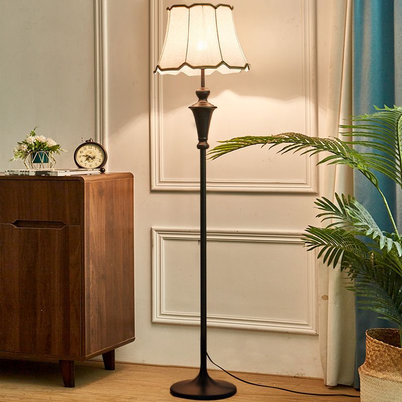 American-style floor lamp with storage shelf for bedroom and living room, minimalist modern coffee table lamp, creative bedside table lamp, nordic style
