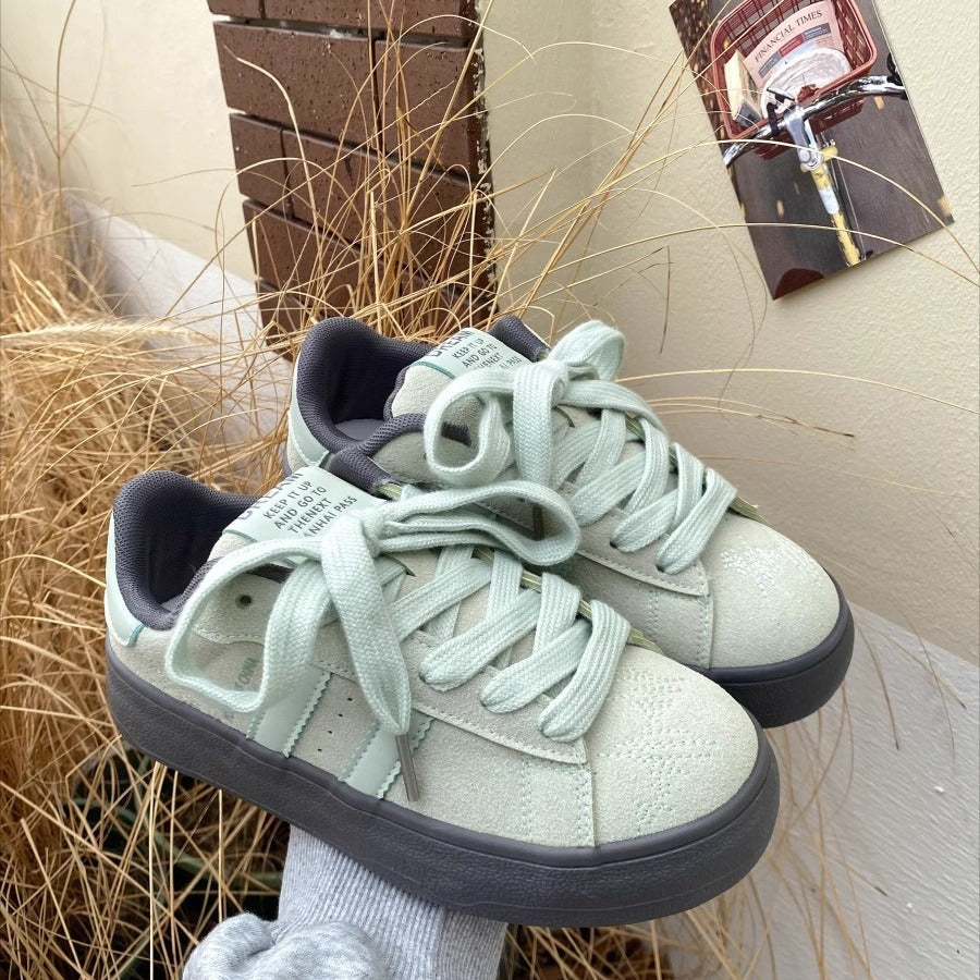 Women's shoes: trendy & versatile bread shoes - new autumn 2026 chunky sole casual sneakers, retro white sneakers