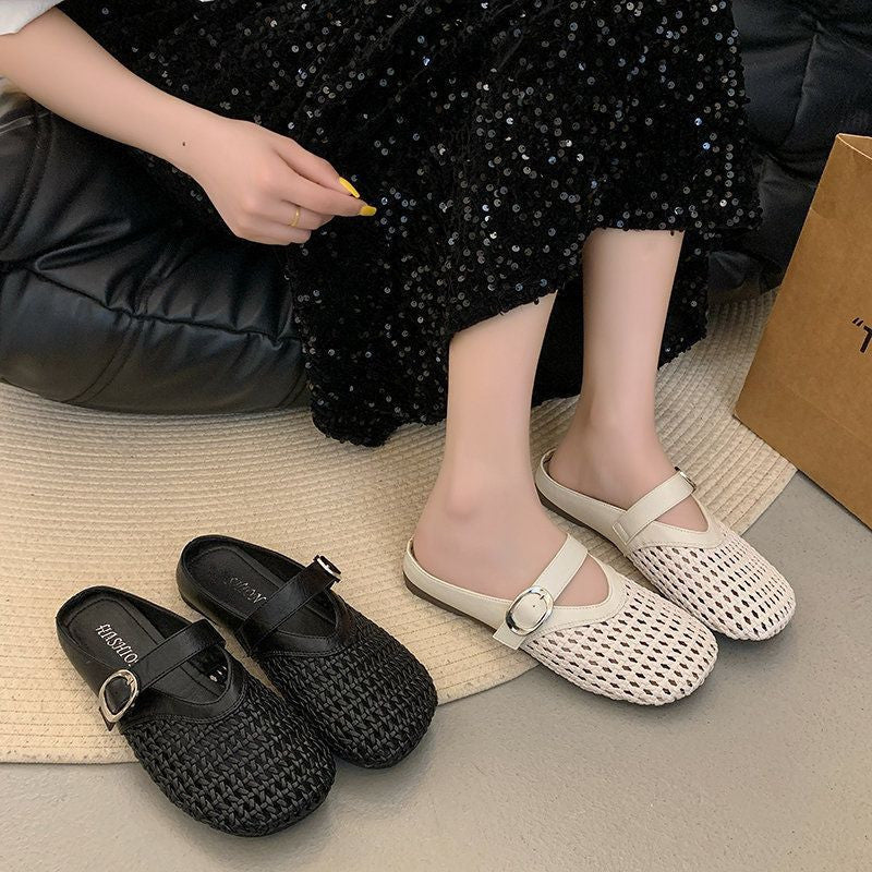 Trendy and versatile closed-toe mules, perfect for wearing out. new 2025 summer collection of breathable, hollow-out flat sandals and slippers for women, available wholesale