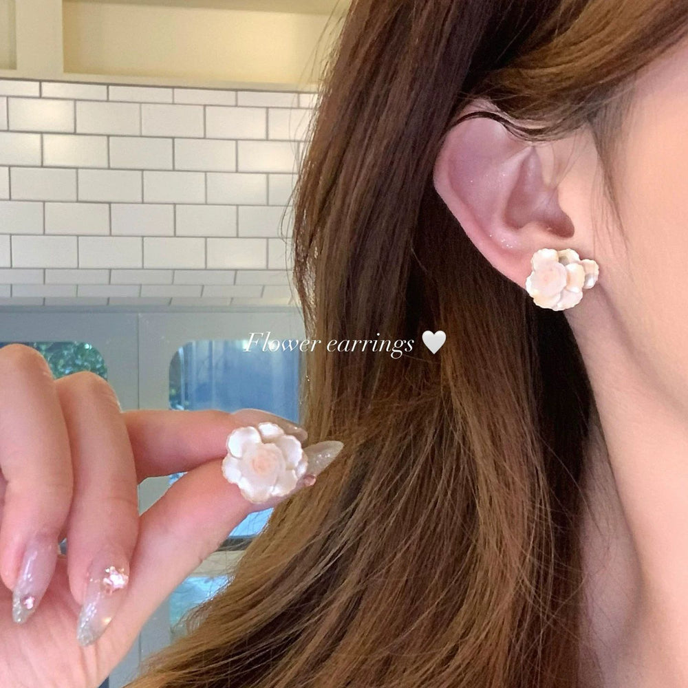Spring break style white floral earrings - unique dopamine studs, niche design, versatile earrings