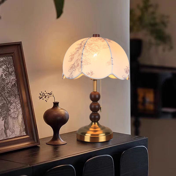 [Strict selection] Medieval French style bedroom decorative table lamp American retro high-end atmosphere lamp creative ornament lamp