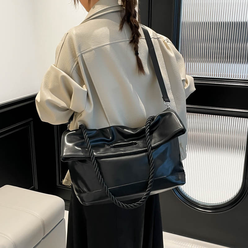 Fall and winterretro large capacity briefcase for women 2025new arrivalfashion shoulder bag super popular tote bag storage satchel bag