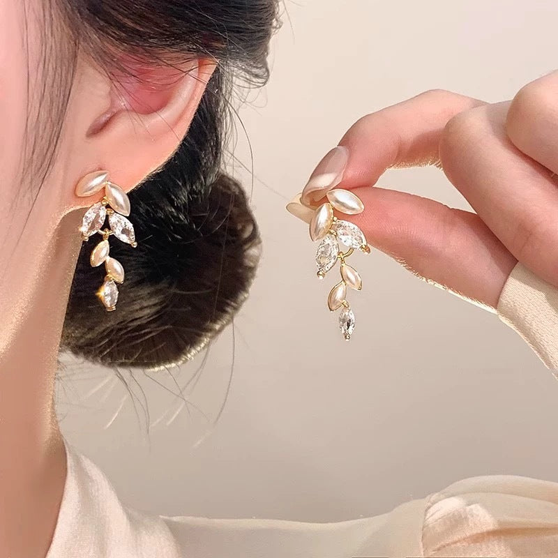 Super flash full zirconium leaf tassel earrings for women niche styleclassyelegant earrings elegancecasual earrings earrings wholesale