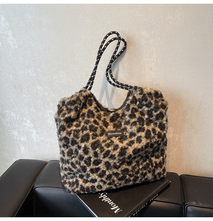 Shoulder bag, foreign style leopard print plush trend chain 2025 new model, versatile personality, simple fashion and casual support