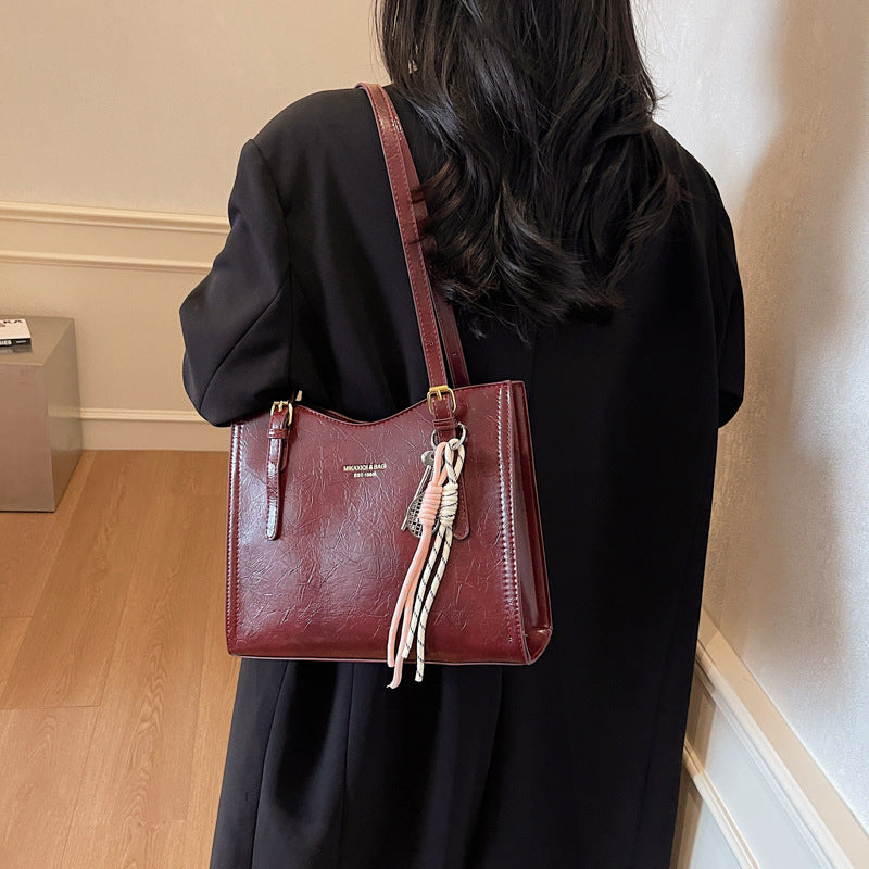 Retro red wedding bride large-capacity bag women's 2025 new autumn and winter versatile commuter shoulder bag tote bag