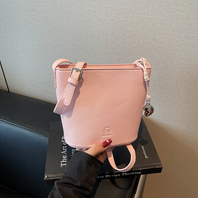 Foreign trade is popular this year, small bags for women's 2025 new fashion versatile messenger bags, super fire shoulder bucket bags