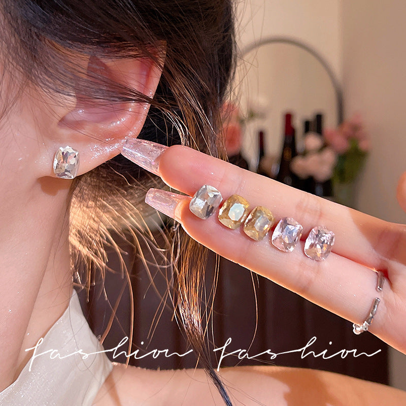 Pink diamond ear bone nails, super sparkling zircon cochlear nails, ear piercing, sleeping without taking off, simple and compact earrings, high-end sense of earrings