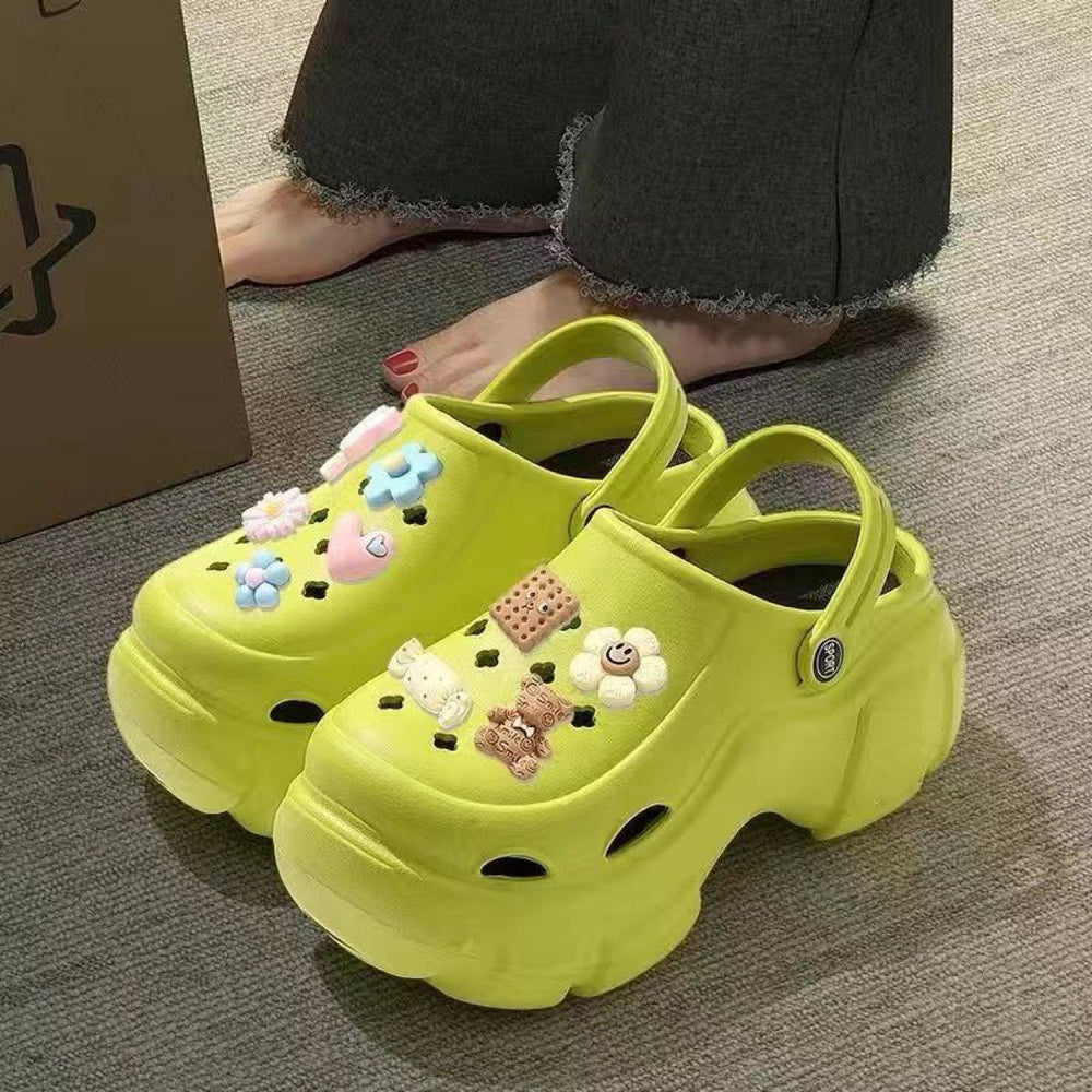 2026 cartoon thick sole crocs women's summer outwear new arrival indoor summer women's stomping on shit feeling non-slip sandals women's